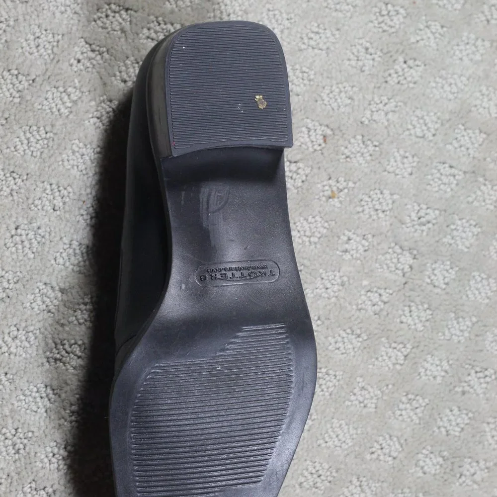 NWOT Trotters Size 7 Black Leather 1.5